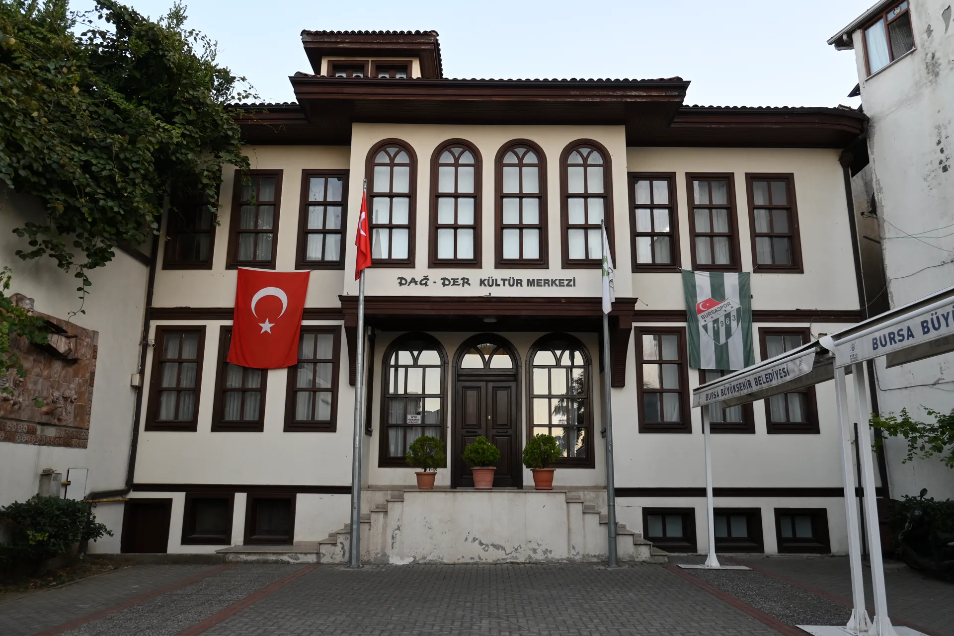 DAĞDER Kültür Merkezi konağının Tahtakale’deki cephesi